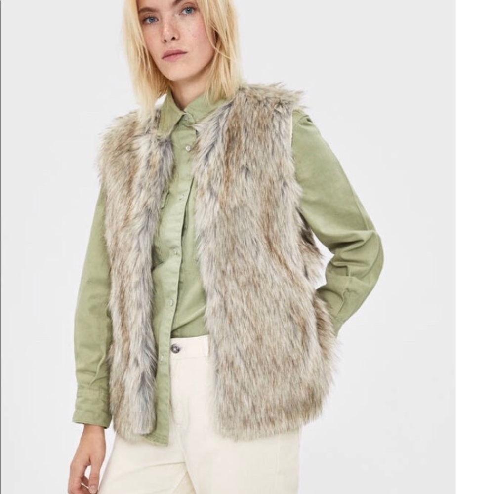Bershka Designer Faux Fur Vest Beige NWT